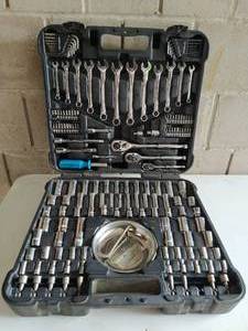 lot 105 image: 166 piece mechanics tool set