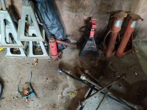 lot 151 image: Car jacks