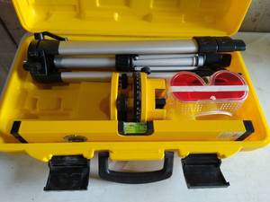 lot 152 image: Survey and leveling gear