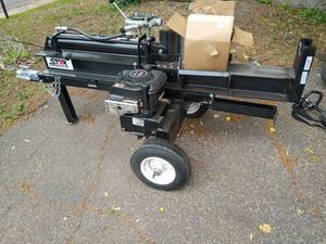 lot 175 image: Briggs and Stratton hydraulic wood splitter