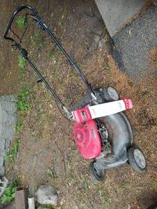 lot 192 image: Honda Lawn Mower