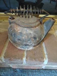 lot 2 image: Cast Iron Teapot