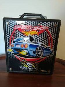 lot 6 image: Mattel Hot Wheels Speed Shop Case with Cars