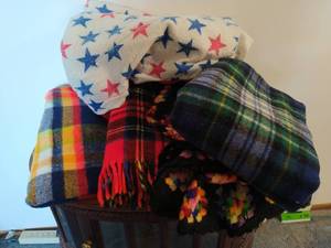 lot 14 image: Collection of Throw Blankets
