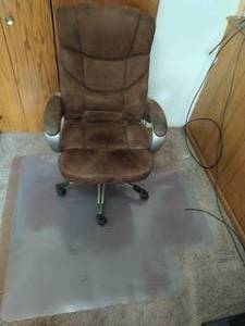 lot 343 image: Office Chair & Mats