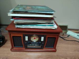 lot 413 image: Turntable & Records