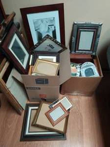 lot 414 image: Picture Frames