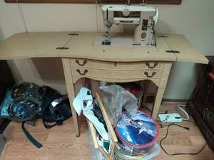 lot 415 image: Sewing Machine & More