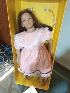 lot 478 image: Annette Hinskedt Doll