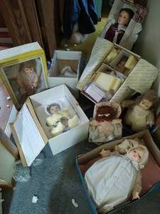 lot 481 image: Dolls Lot #7