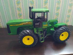 lot 382 image: John Deere Tractor Toy