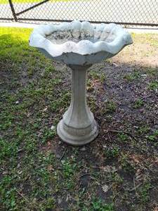 lot 535 image: Bird Bath