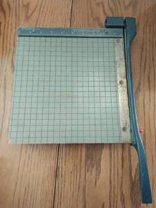 lot 514 image: Paper Cutter