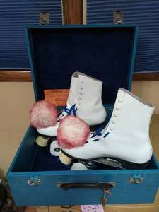 lot 422 image: Roller Skates