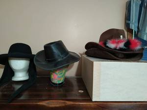 lot 427 image: Hats