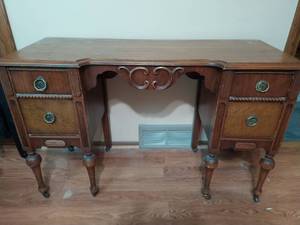 lot 459 image: Desk
