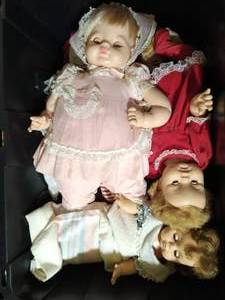 lot 462 image: Dolls Lot #1