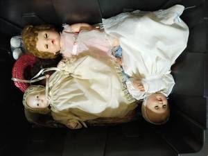 lot 463 image: Dolls Lot #2