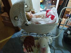 lot 467 image: Dolls & Carriage