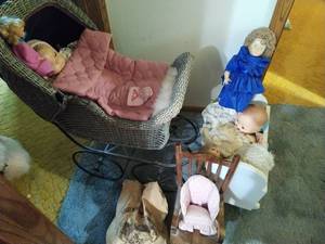 lot 468 image: Dolls & Accessories