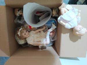 lot 469 image: Dolls Lot #3