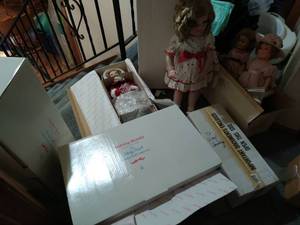 lot 470 image: Shirley Temple Dolls