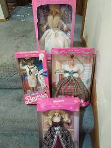 lot 476 image: Barbie Dolls