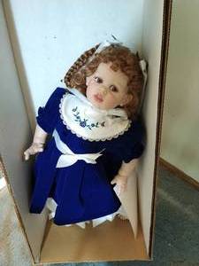 lot 477 image: Precious Heirloom Doll