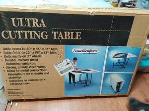lot 498 image: Cutting Table