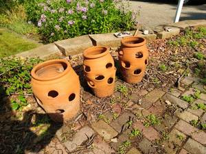 lot 507 image: Terra Cota Planters