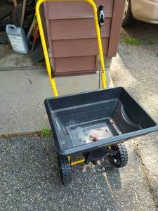 lot 518 image: Seed Spreader