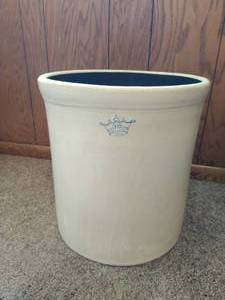 lot 3 image: Robinson Ramsbottom Crock