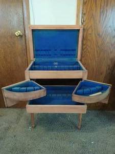 lot 314 image: Oneida Silverware Cabinet