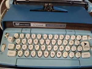 lot 319 image: Vintage Typewriters