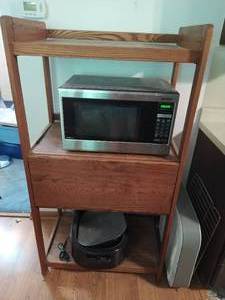 lot 54 image: Collection of Kitchen Shelf and Electronics