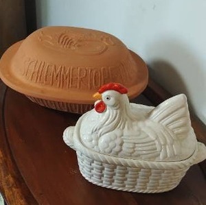 lot 21 image: Two Lidded Dishes