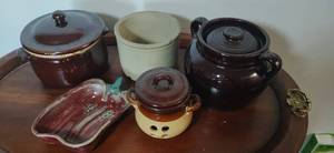 lot 22 image: Five Pieces of Stoneware