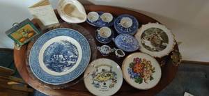 lot 35 image: Collection of Dishes and Dcor