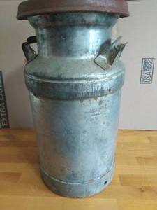 lot 366 image: Vintage Bohl Ohio Milk Can