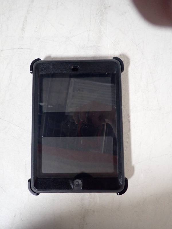 lot 29 image: ipad mini otterbox case
