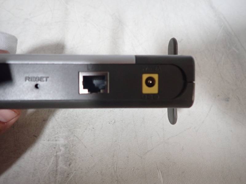 lot 35 image: D-Link Airplus G 2.4GHz Wireless Access PointModle DWL-G700AP
