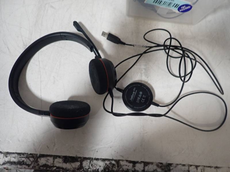 lot 40 image: Lot of 2 USB Headsets