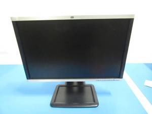 lot 70 image: HP&nbspLA2205wg with stand