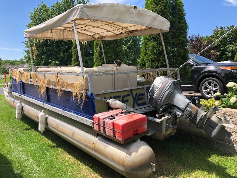 1976 25ft Pontoon