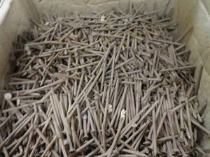 lot 12 image: ALMOST FULL BOX OF SINKER NAILS GRIP RIGHT