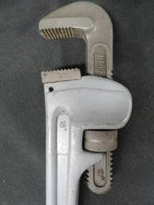lot 26 image: HEAVY DUTY AL 18 PIPE WRETCH