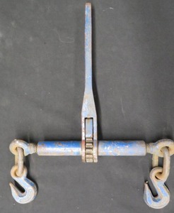 lot 30 image: ENGINE LEVELING SLING WITH TWO HOOKS