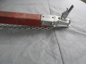 lot 44 image: RED TRAILER HITCH EXTENDER