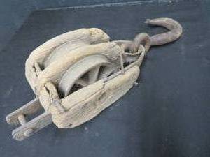 lot 46 image: VINTAGE PULLEY
