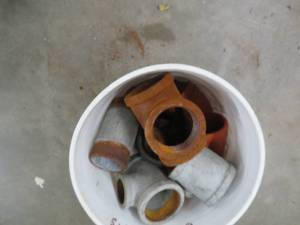 lot 86 image: CAST IRON T PIPE  ELBOWS  PLUS